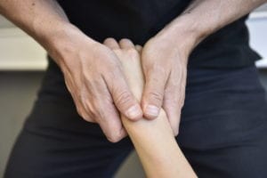 Behandling av håndledd hos naprapaten
