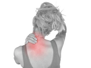 Kvinne illustrerer smerte i venstre side nakke